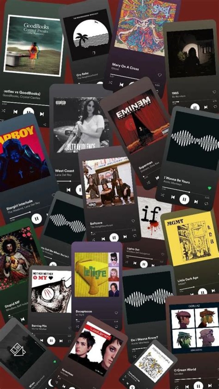A live wallpaper that playlists different music visualizers from Visualisator 5000