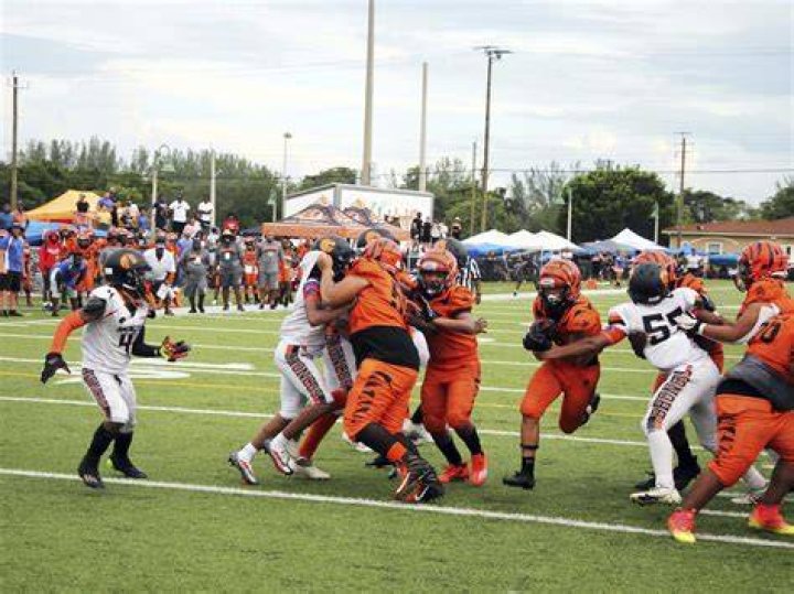 Bengals running back Jonathan Bueno breaks through an arm tackle to power his way into the end zone from the two-yard run to take the lead and collect the win.