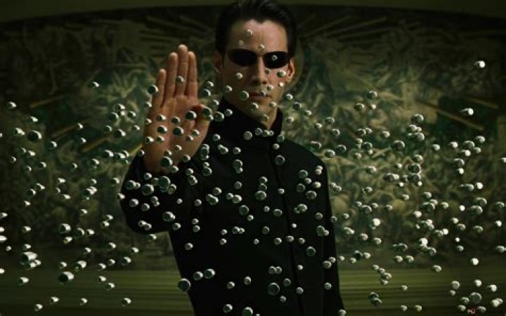 Neo stops bullets