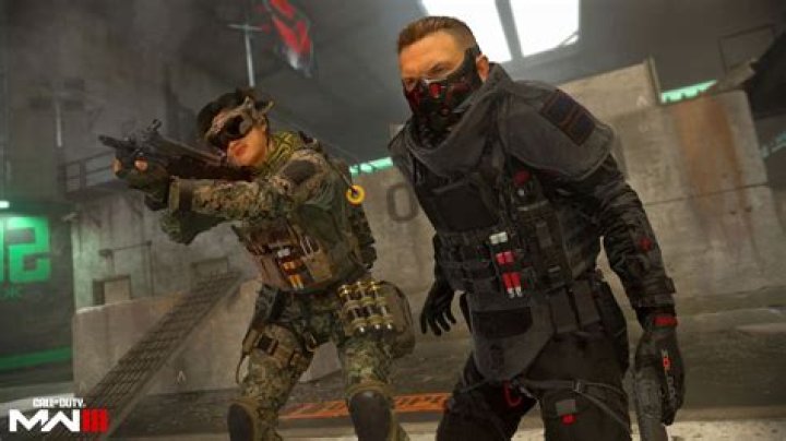 warzone operators aiming guns